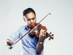 Adrian Anantawan playing his violin